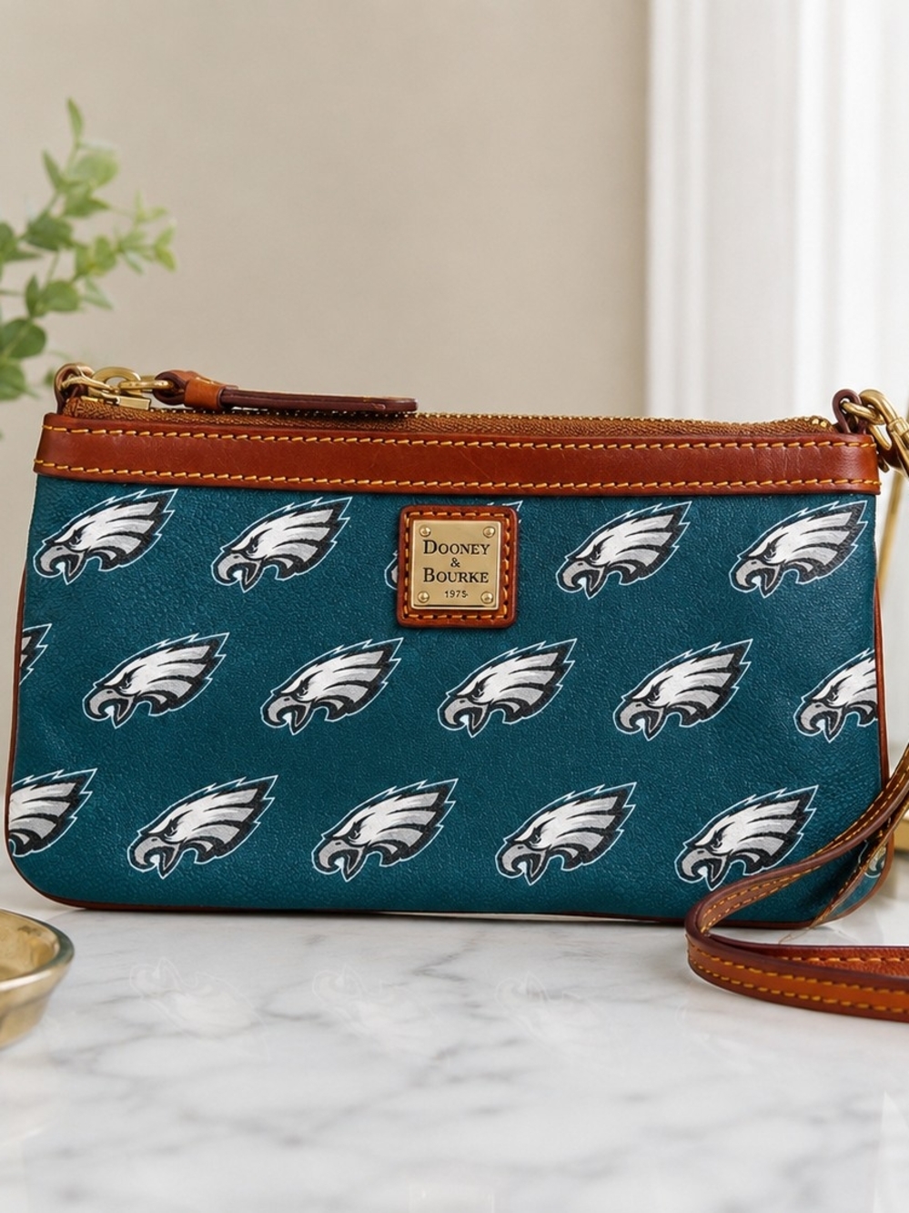 Dooney & Bourke Philadelphia Eagles Wristlet Clutch Zip Pouch NFL Game Day Fan A